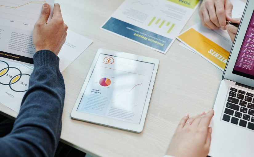 롱테일 키워드 전략 2025 트렌드 신규 채널을 테스트 중인 팀