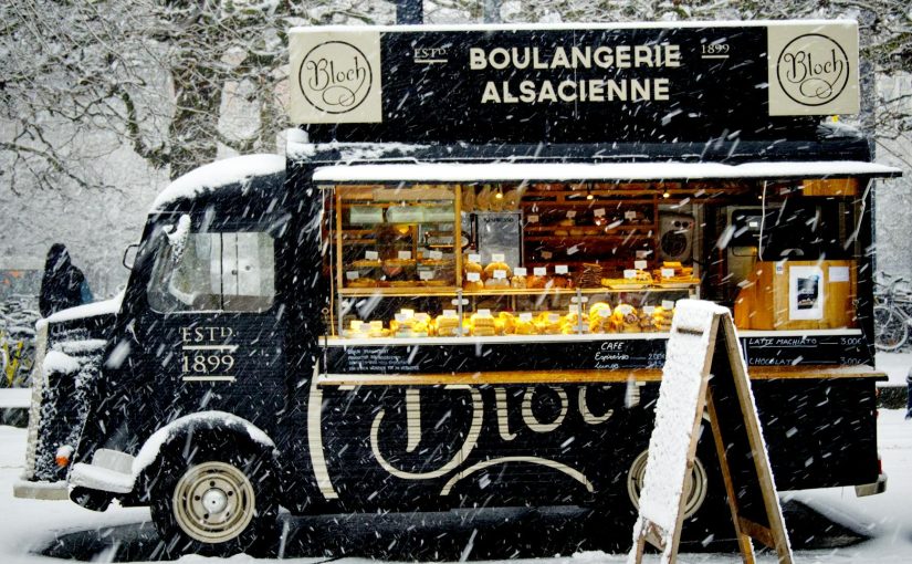 2025년 AI 글쓰기 도구 비교: 스타트업 초기 마케터를 위한 필수 가이드